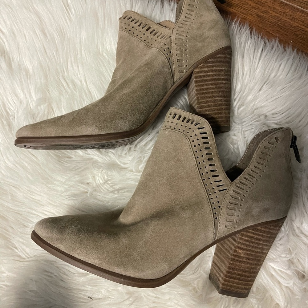 Boots - Picture 2 of 4